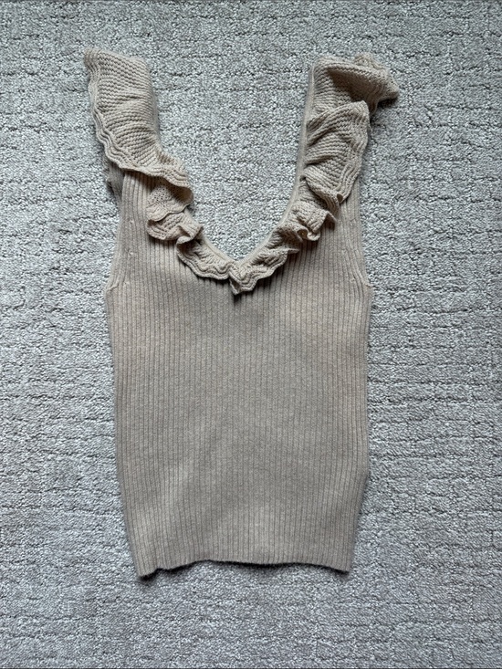 GAP Tops - GAP Ribbed Ruffle V-Neck Tank - Beige